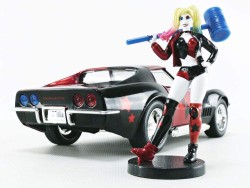 Jada Toys DC Universe Harley Quinn 1969 Chevy Corvette 1 24 - Thumbnail