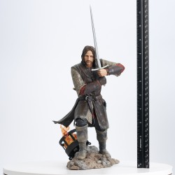 DIAMOND GALLERY LORD OF THE RINGS ARAGORN 25 CM STATUE - Thumbnail