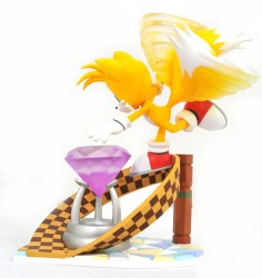 DIAMOND GALLERY SONIC TAILS PVC STATUE - Thumbnail