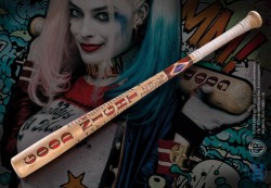 Noble Collection DC Universe Harley Quinn Baseball Sopası - Thumbnail